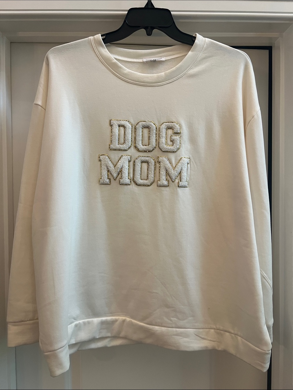 NWOT Boutique Cream 'DOG MOM' Appliqué Sweatshirt